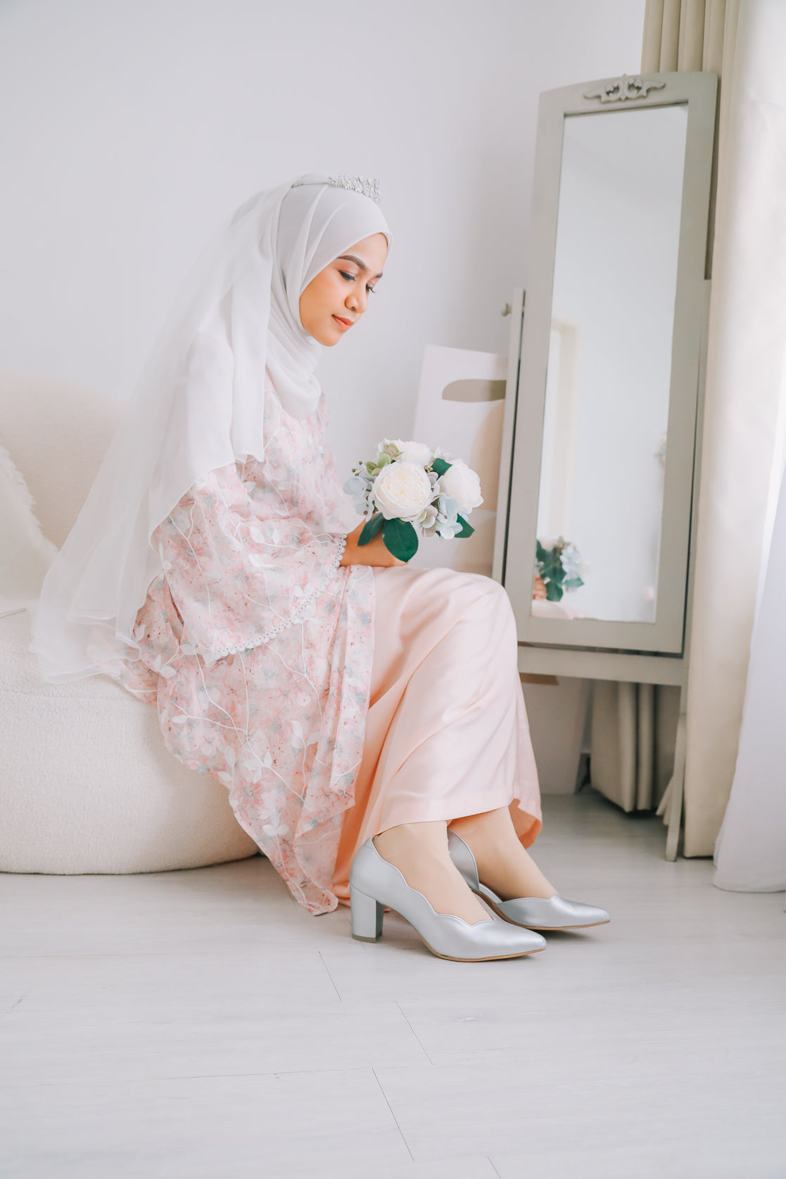 Defect Lily Scallop Block Heel
