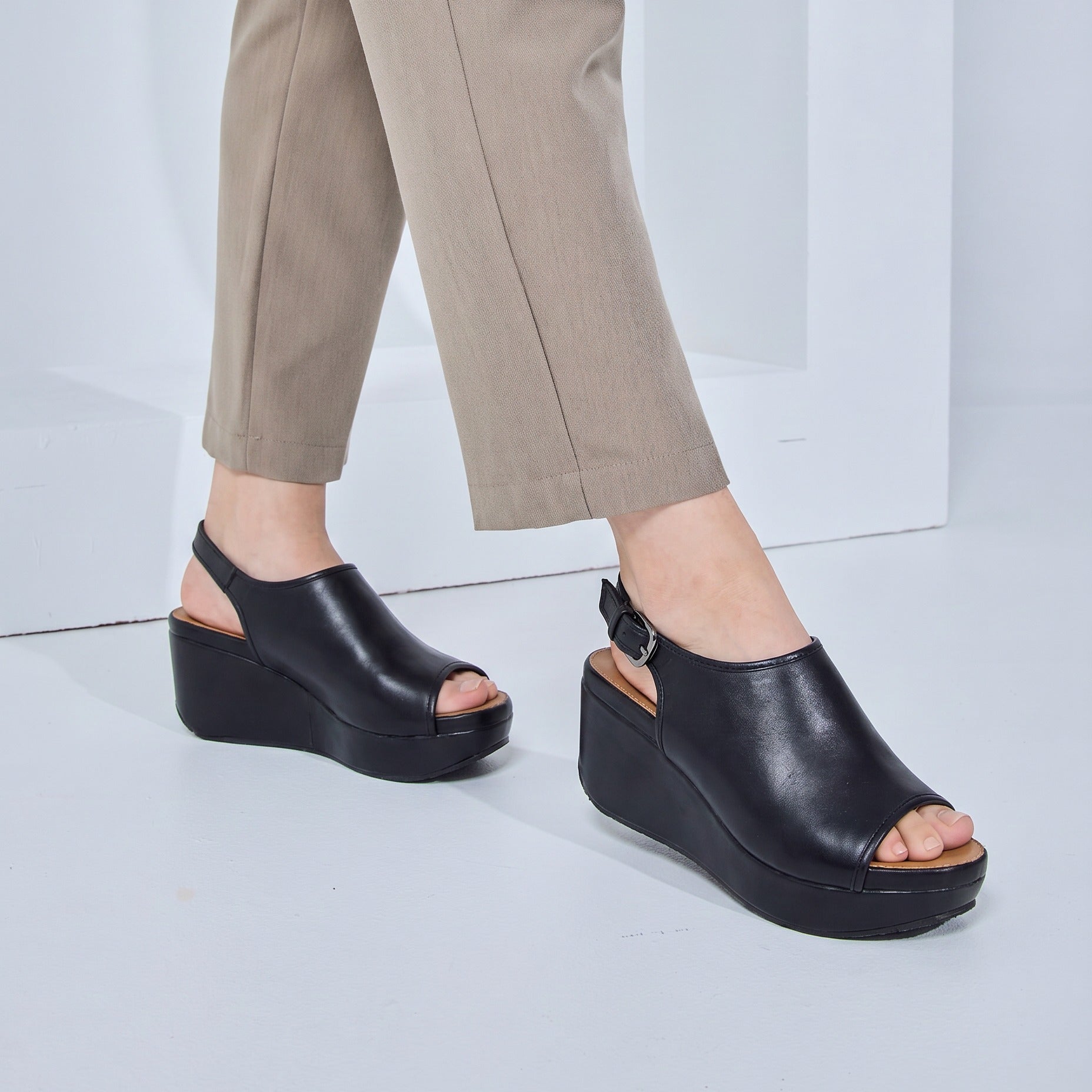 Defect Alyx Platform Sandal