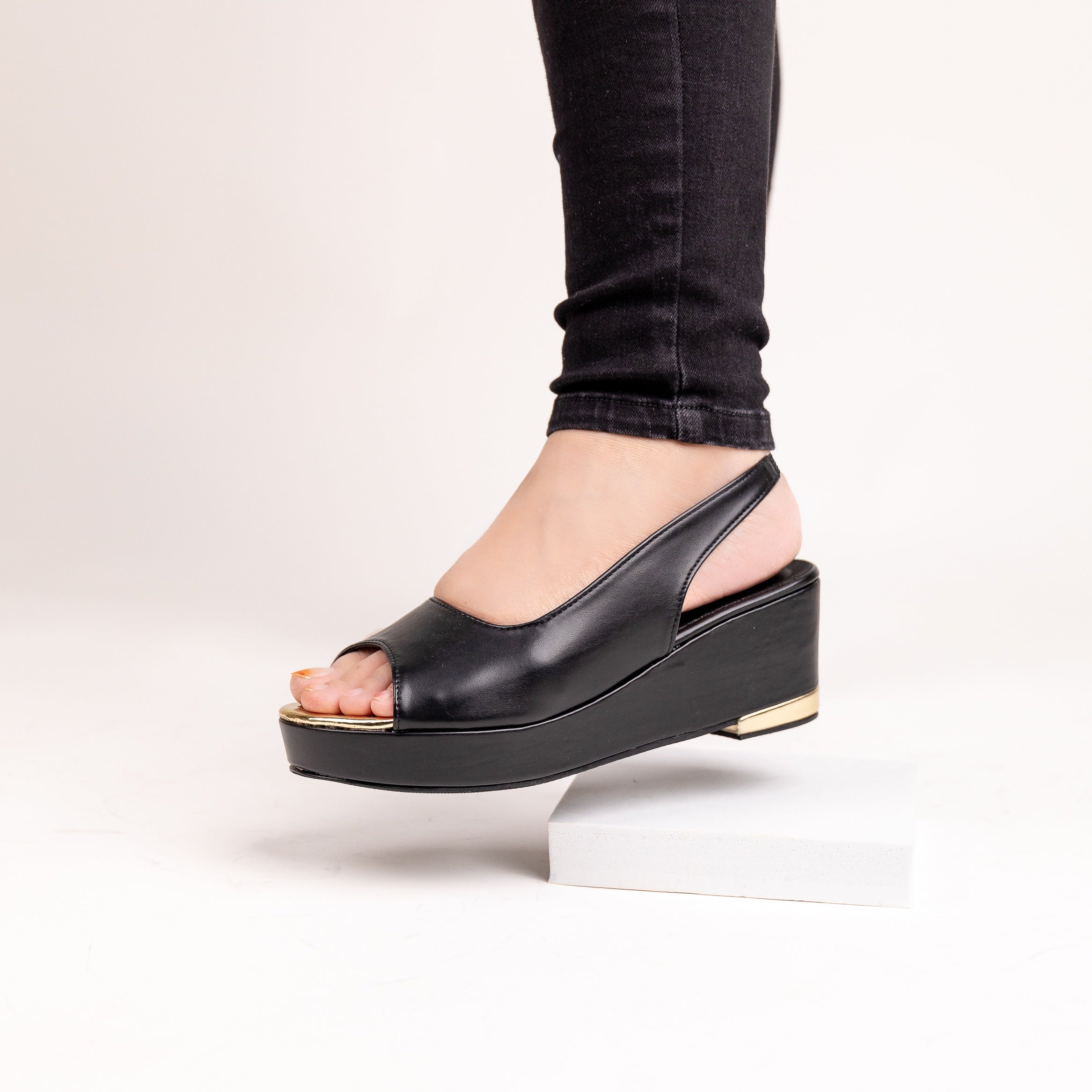 Defect Dhea Slingback Peep Toe Wedge
