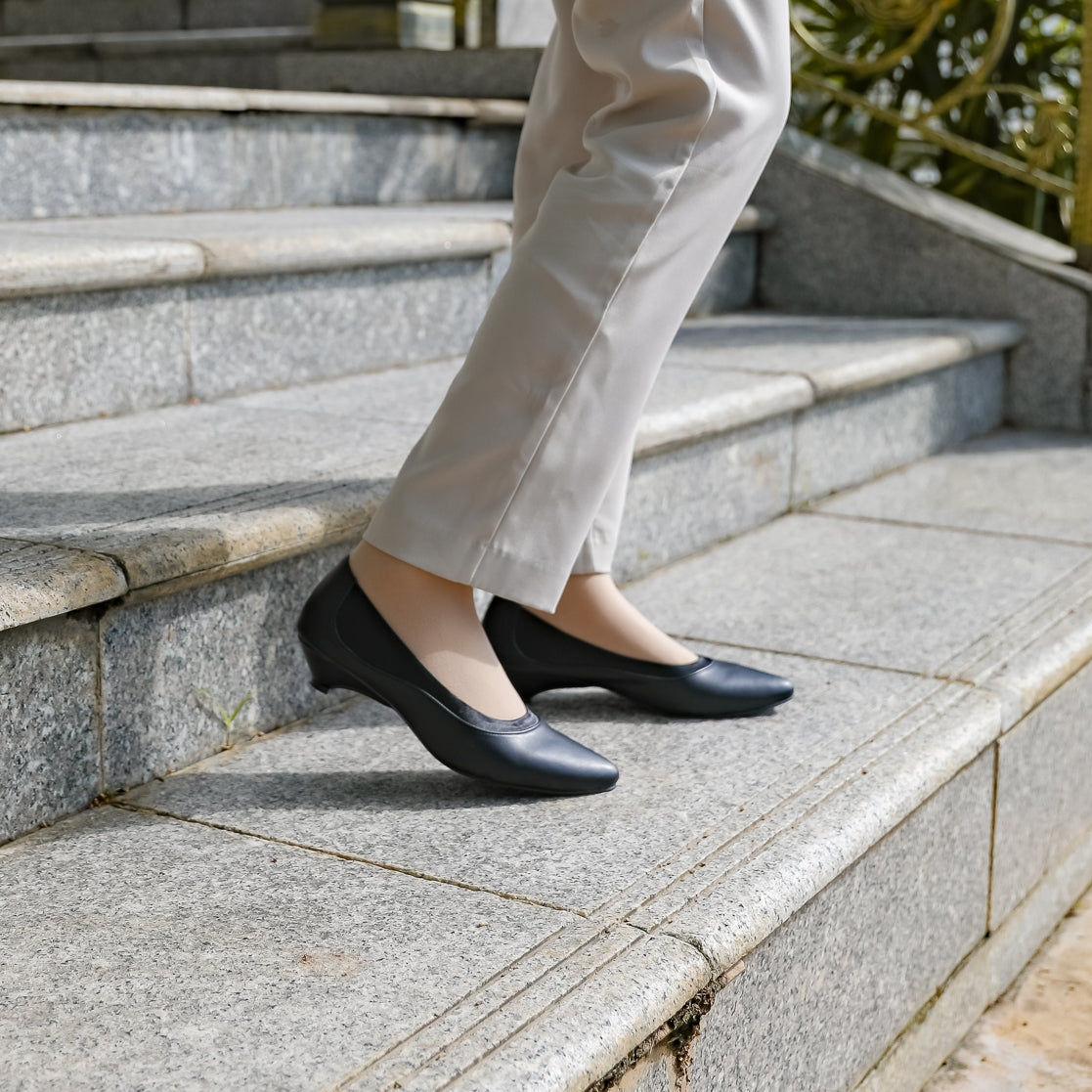 Defect Selina Pointed Kitten Heel