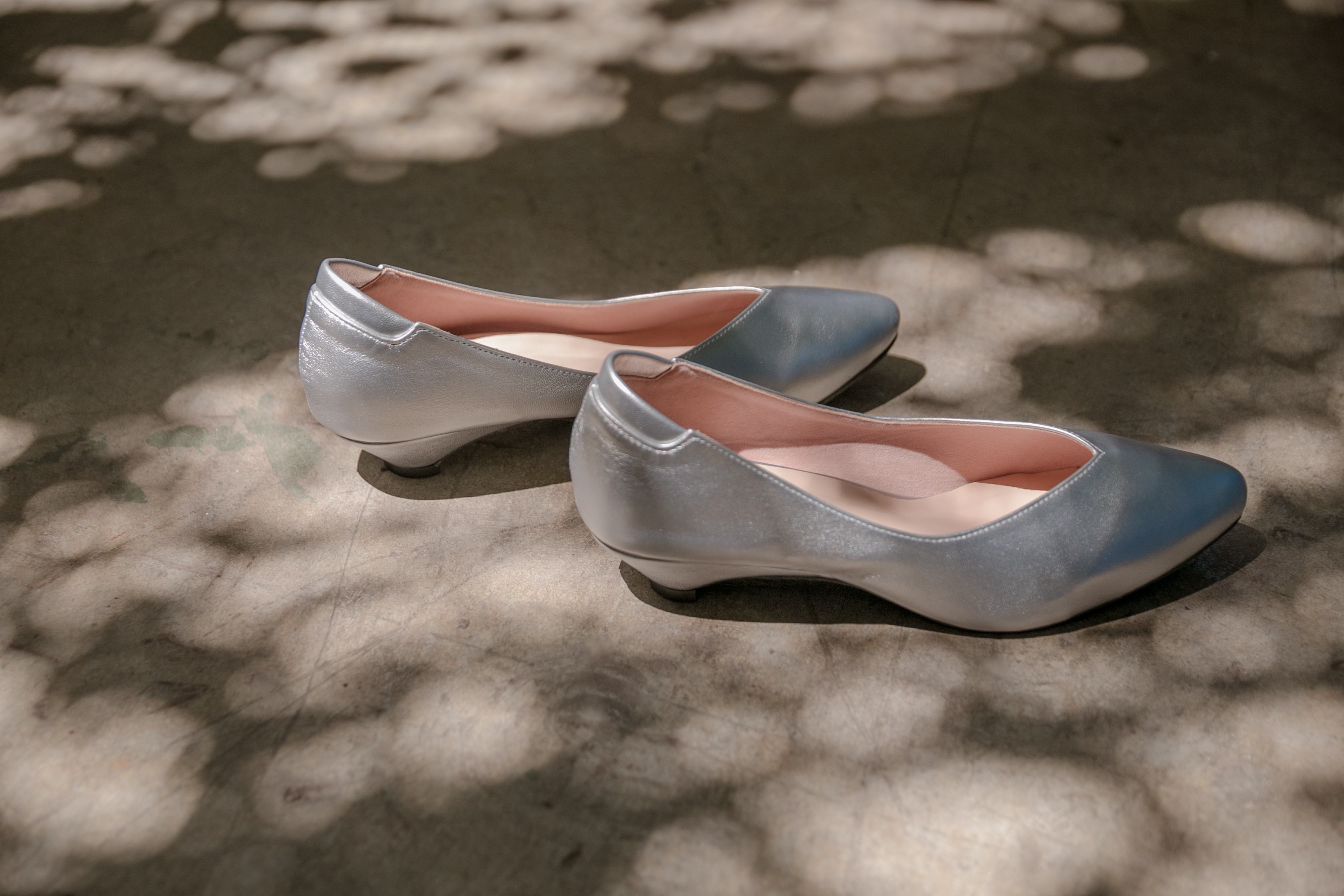 Defect Vienna Pointed Kitten Heel