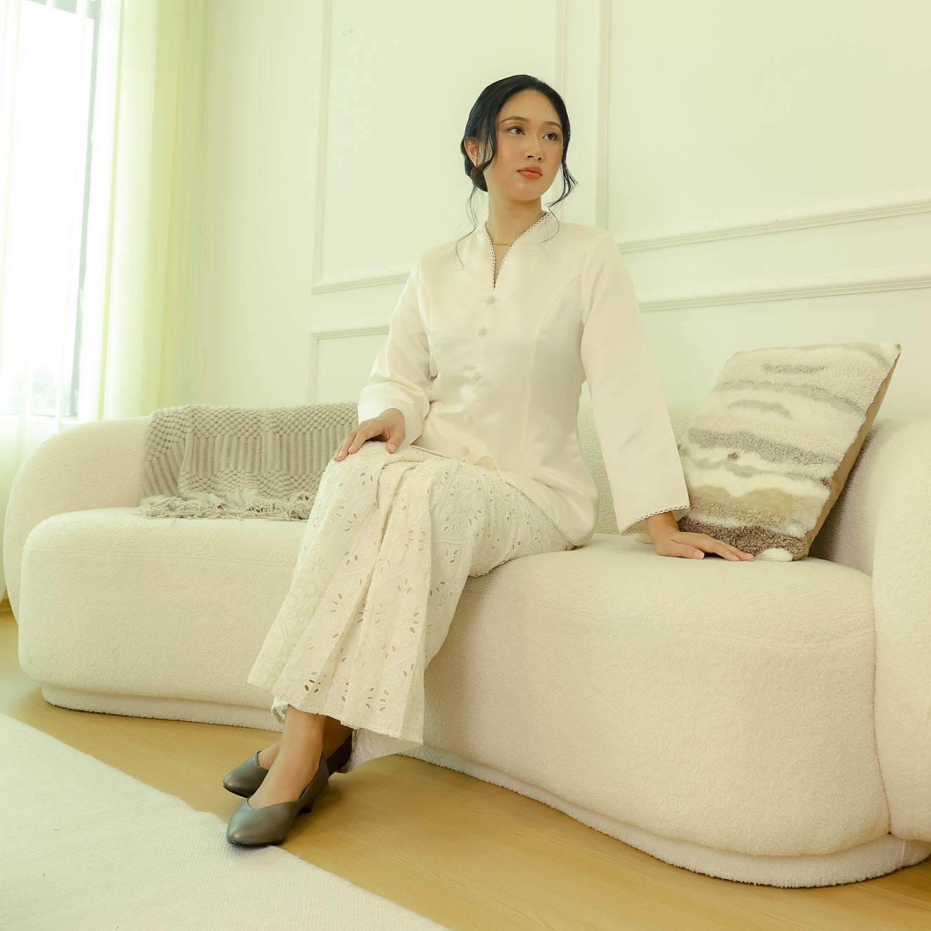 Defect Vienna X Pointed Kitten Heel