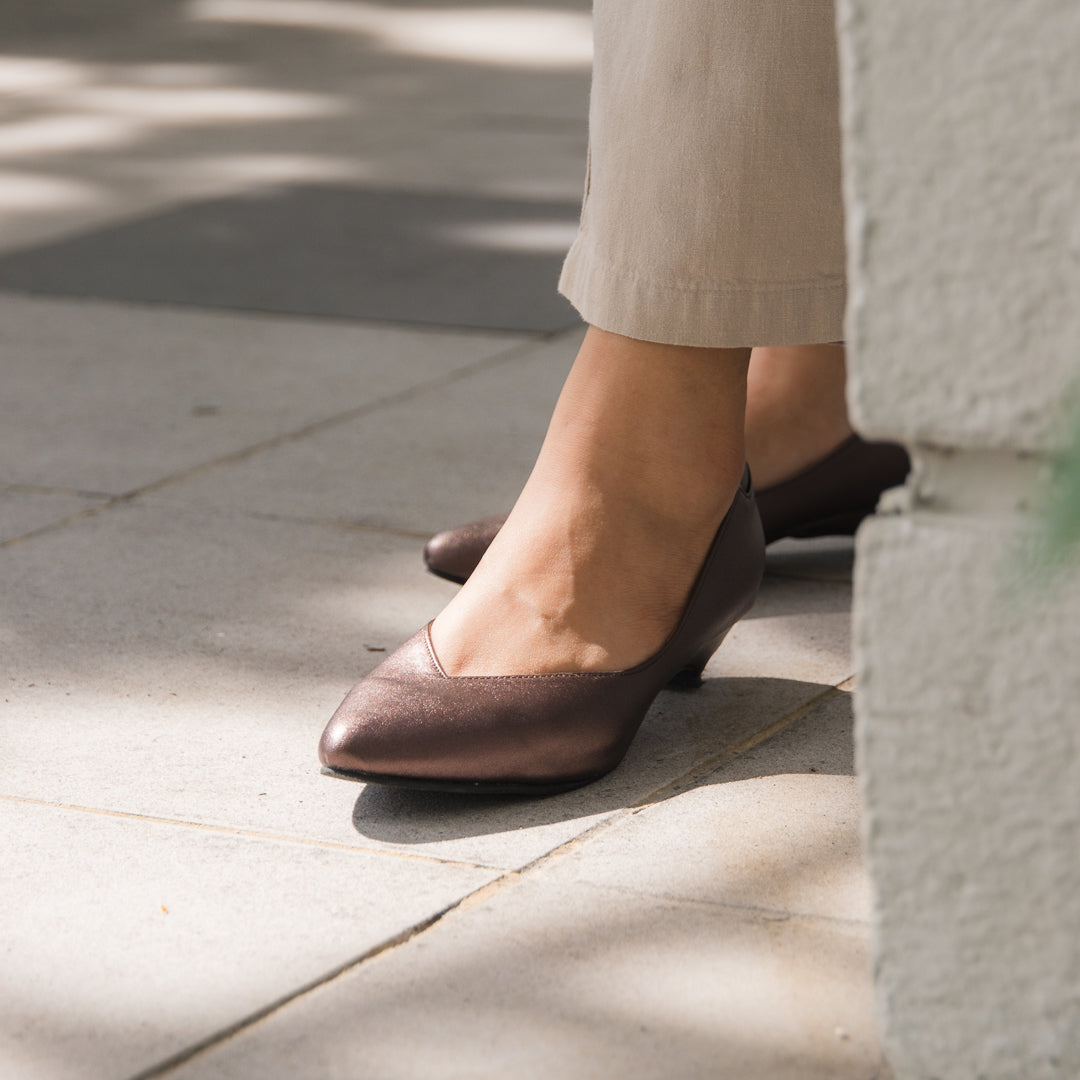 Defect Vienna Pointed Kitten Heel