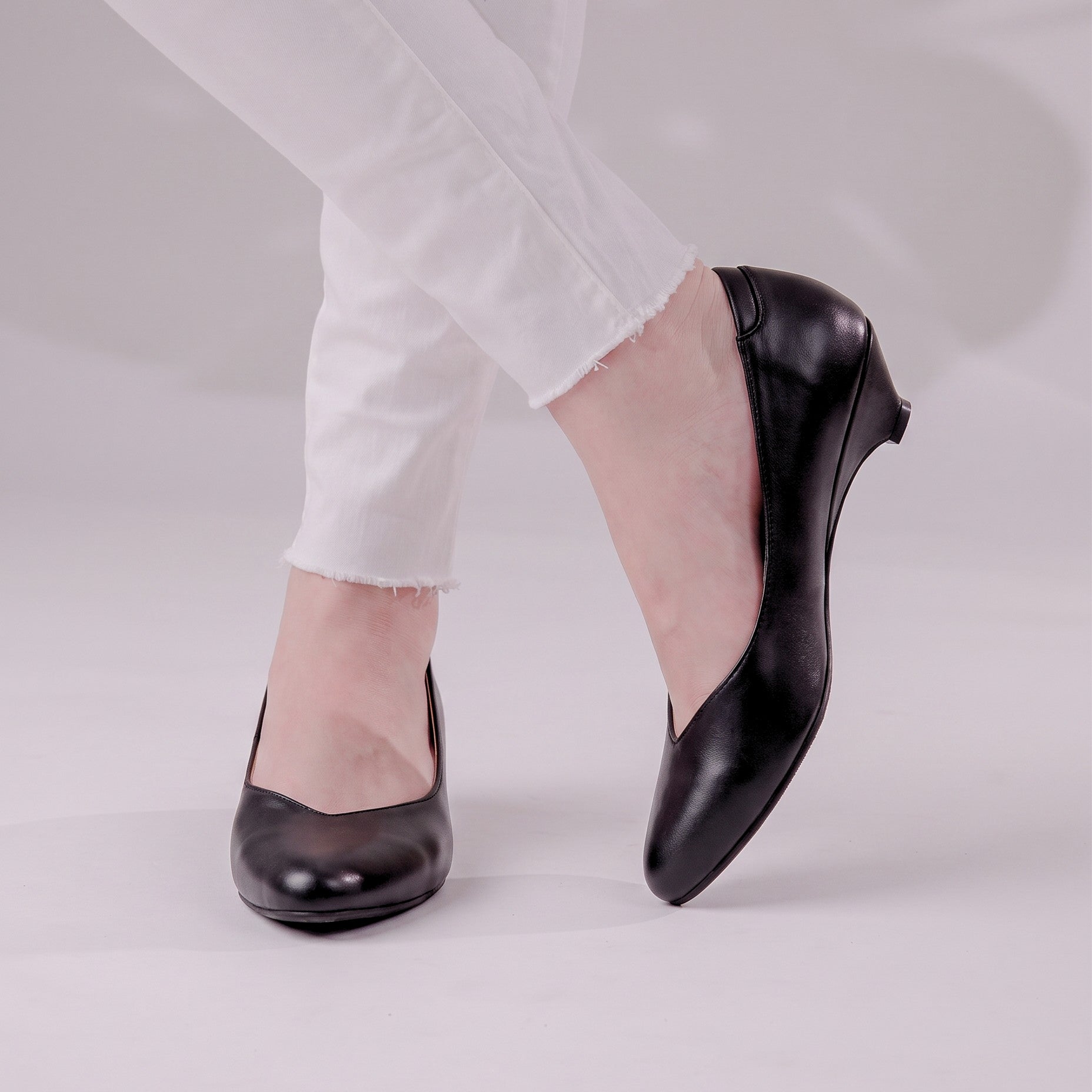 Vienna X Pointed Kitten Heel