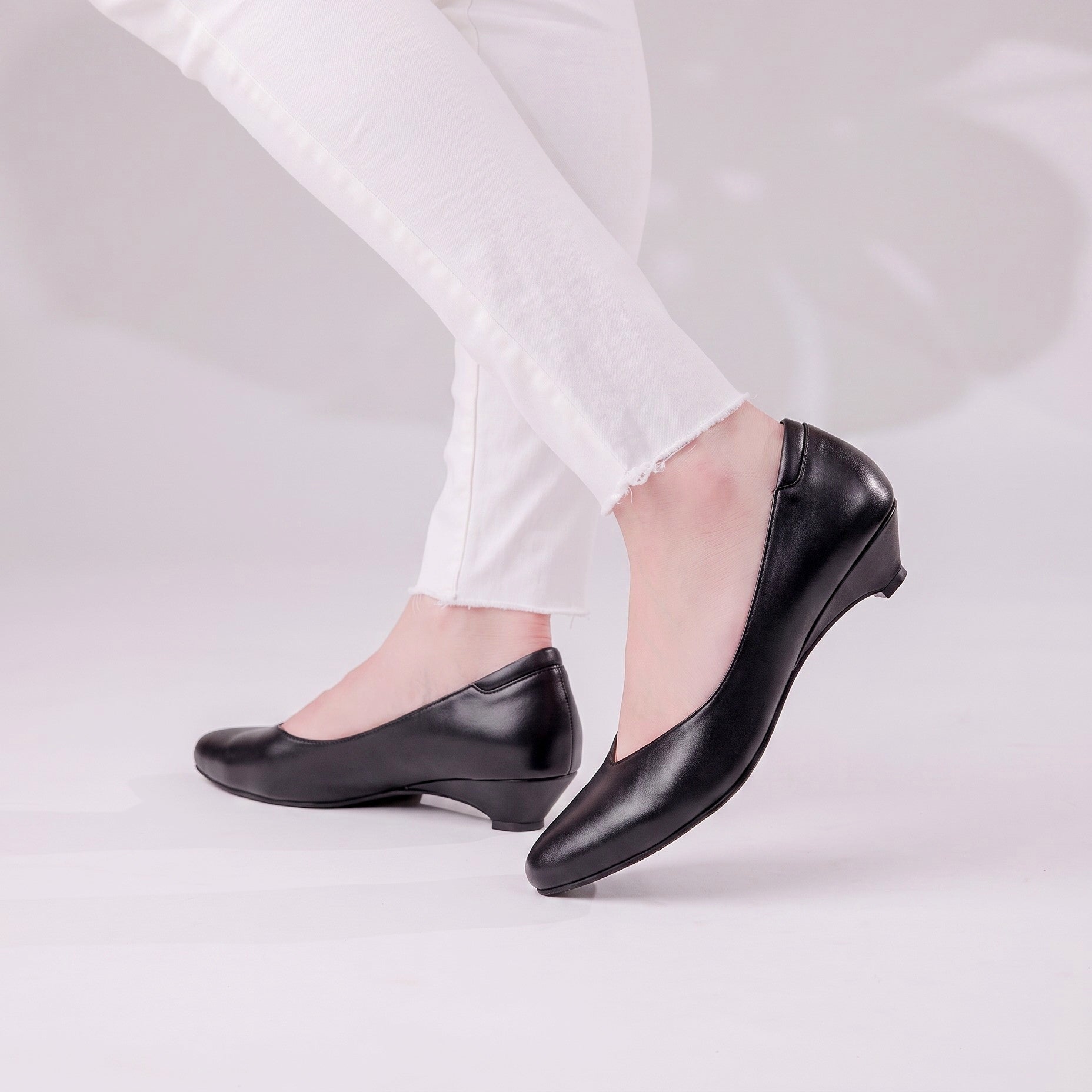 Vienna X Pointed Kitten Heel