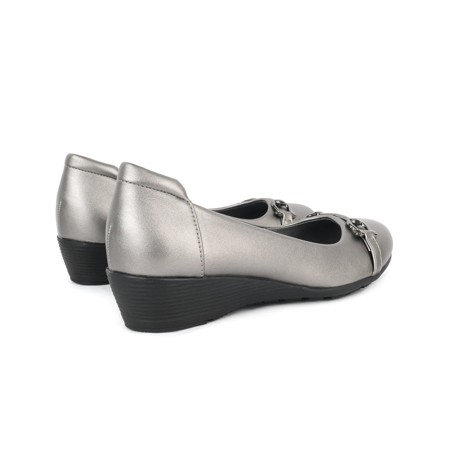 Defect Evelyn Horsebit Flats