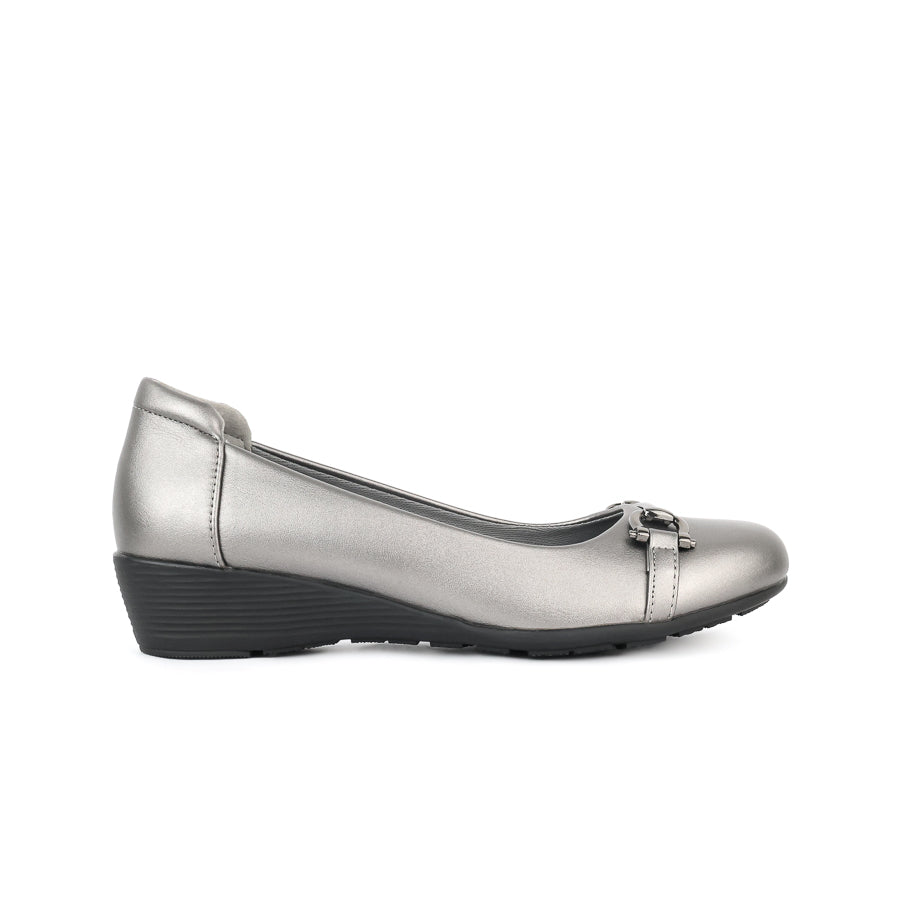 Defect Evelyn Horsebit Flats