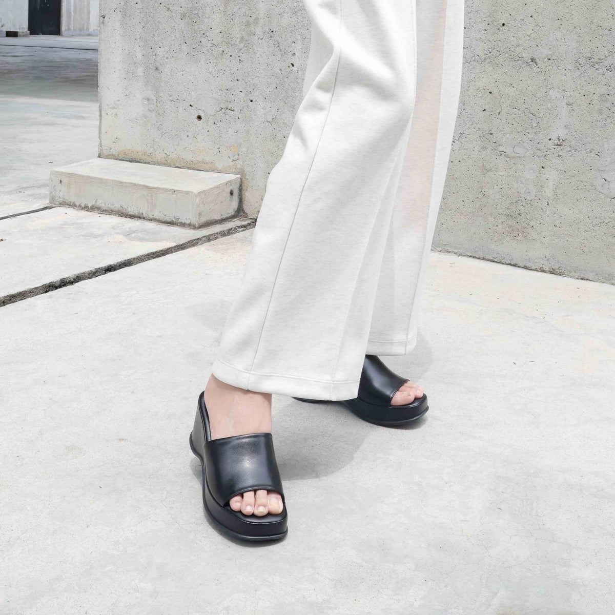 Luna Platform Sandal