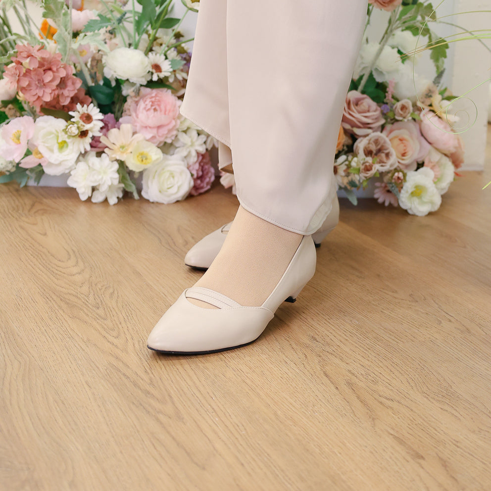 Defect Stiora Pointed Kitten Heel