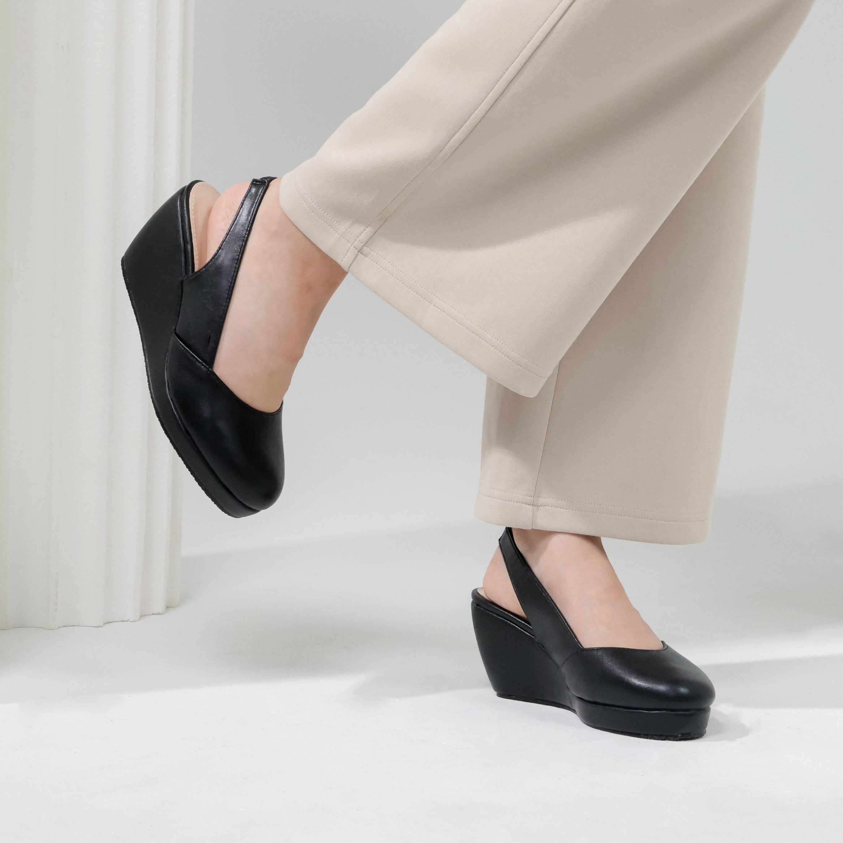 Reana SE Slingback Wedge