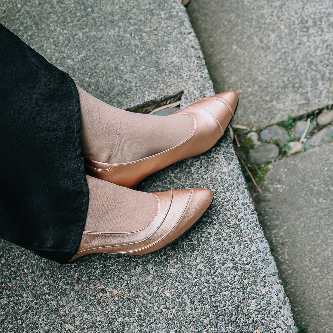 Defect Seroja Pointed Kitten Heel