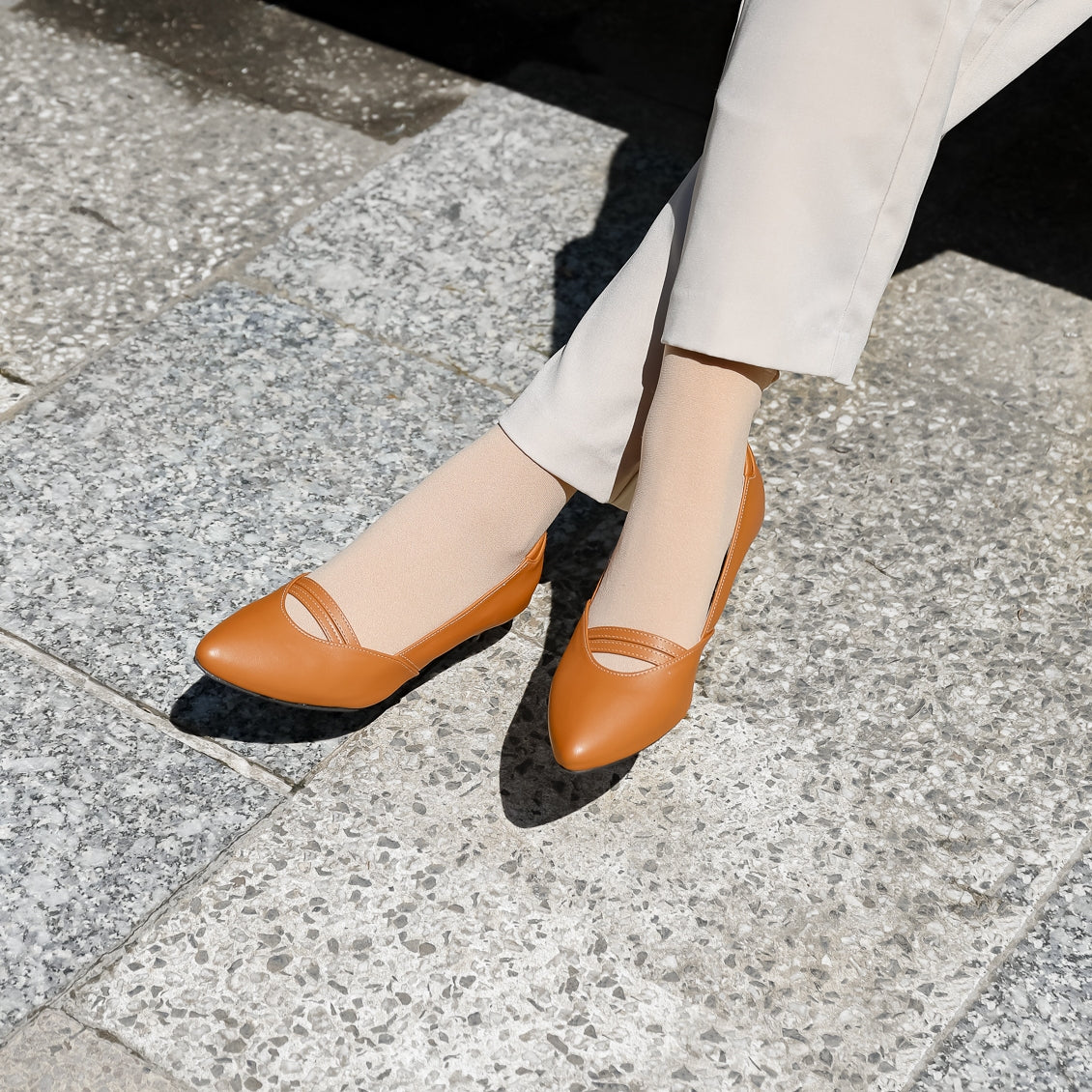 Defect Stiora Pointed Kitten Heel