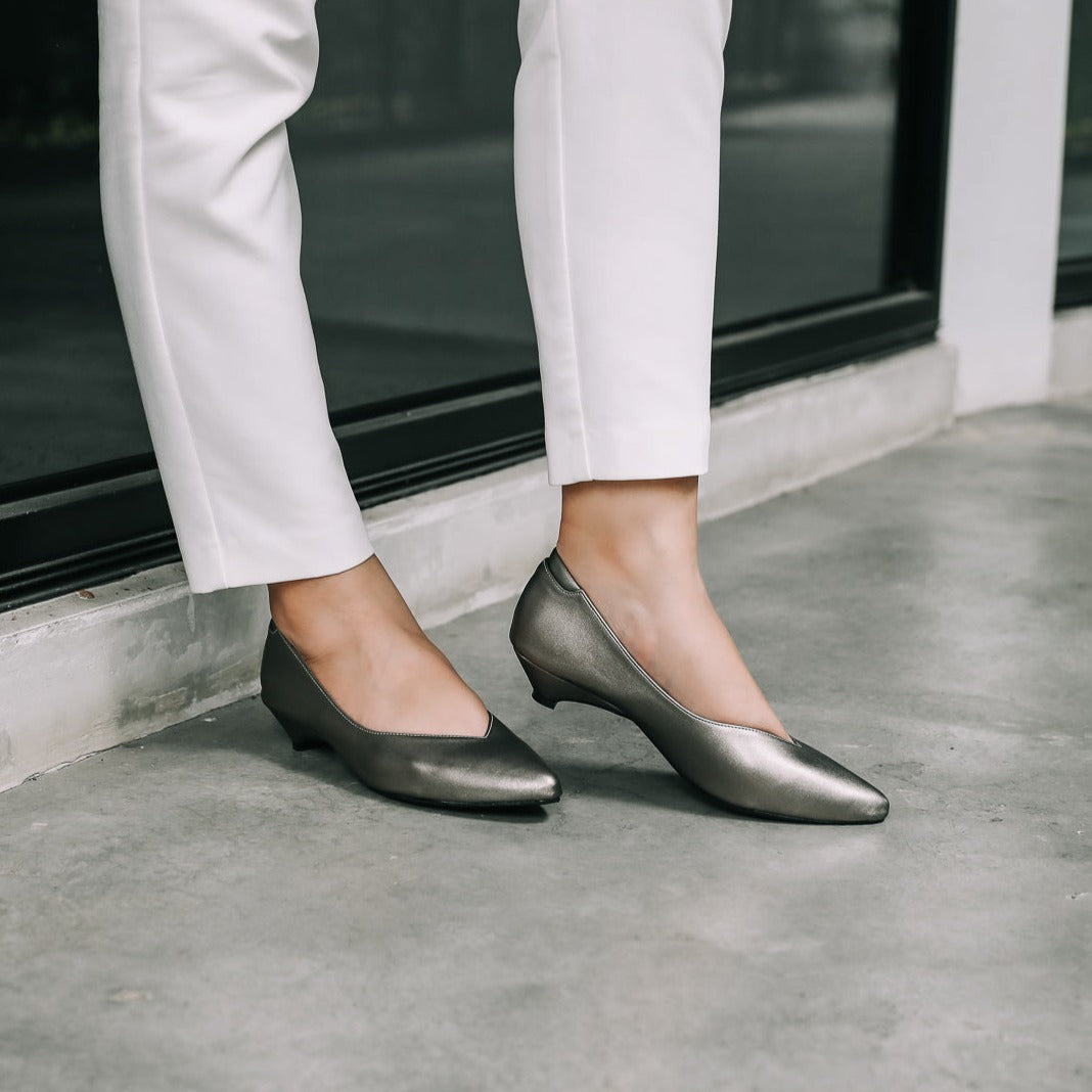 Defect Vienna Pointed Kitten Heel